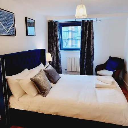 Waterside Apartment Canary Wharf